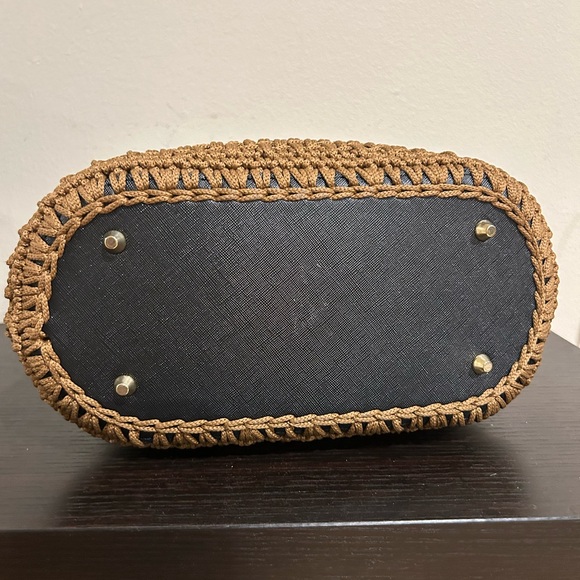 Bucket purse, with acrylic handles, faux leather base, legs. Hand crocheted, NEW - Picture 5 of 5